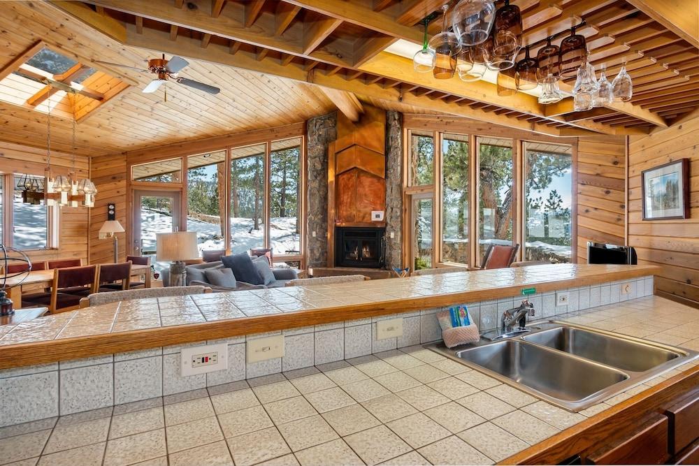 Stutzhaven in the Mountains - 2 Br Home