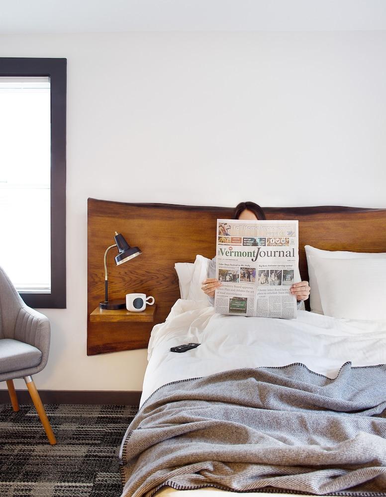 Main and Mountain Bar & Motel