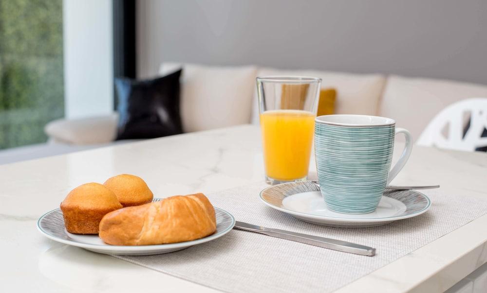 Menesse 32 102 by Mikitito Rentals