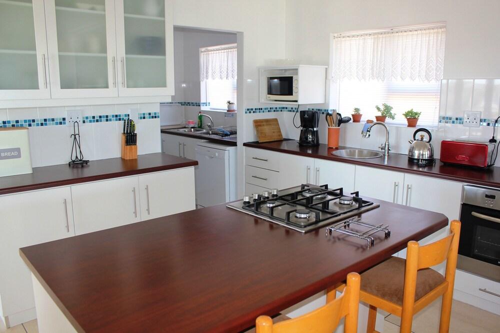 6 Sa-ais Resting Place