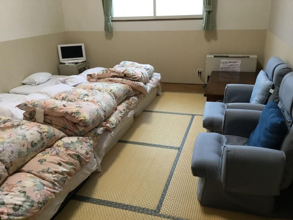 Lodge Christmas Rose ZAO