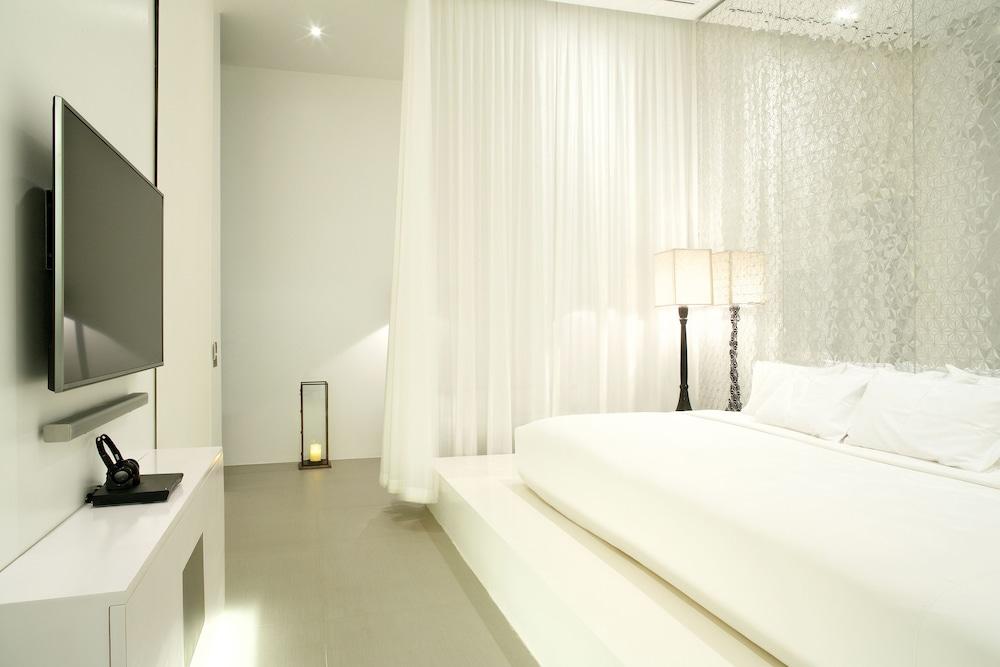 The Secret Pool Villas By The Library