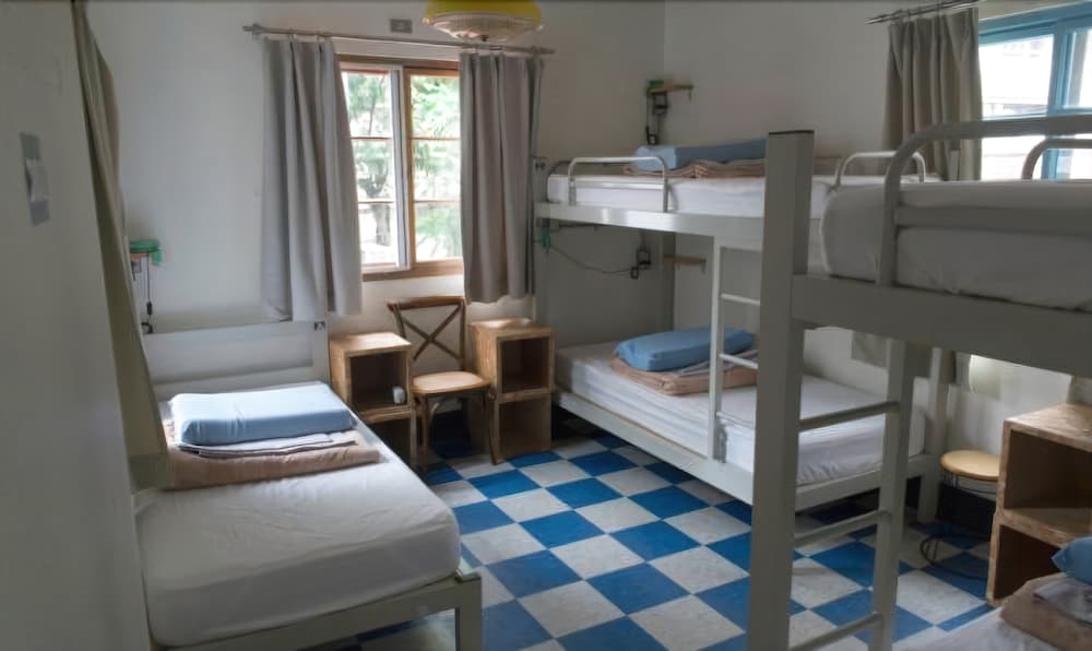 City Hut 1828 - Hostel