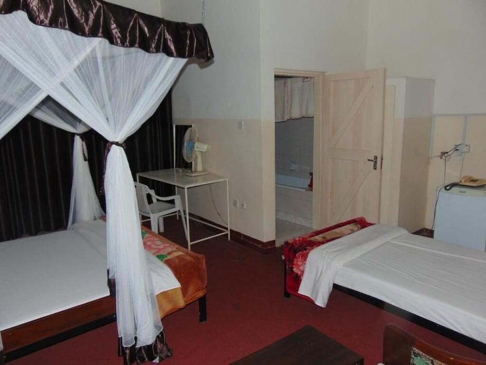 Brisk Hotel Triangle