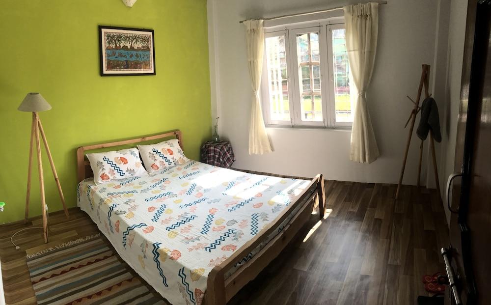 Apartment with mountain and lake view