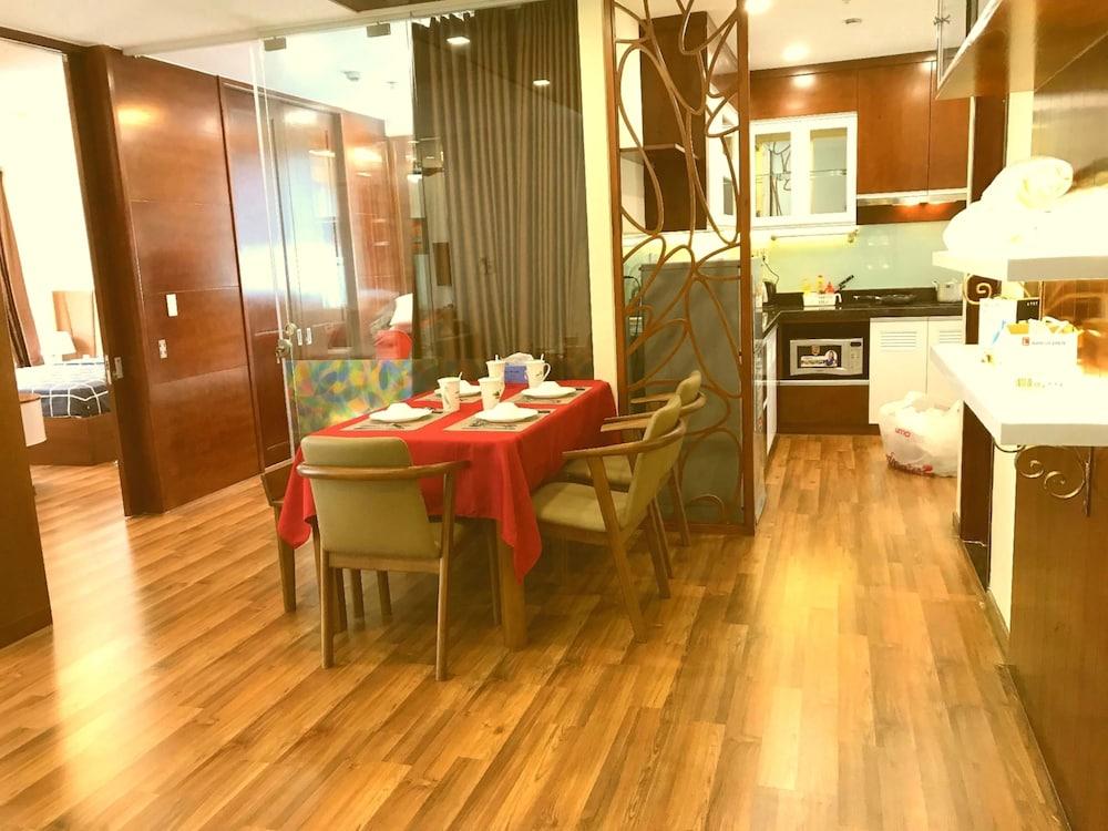 Henry Apt Expo Secc Goft SWPool F11th