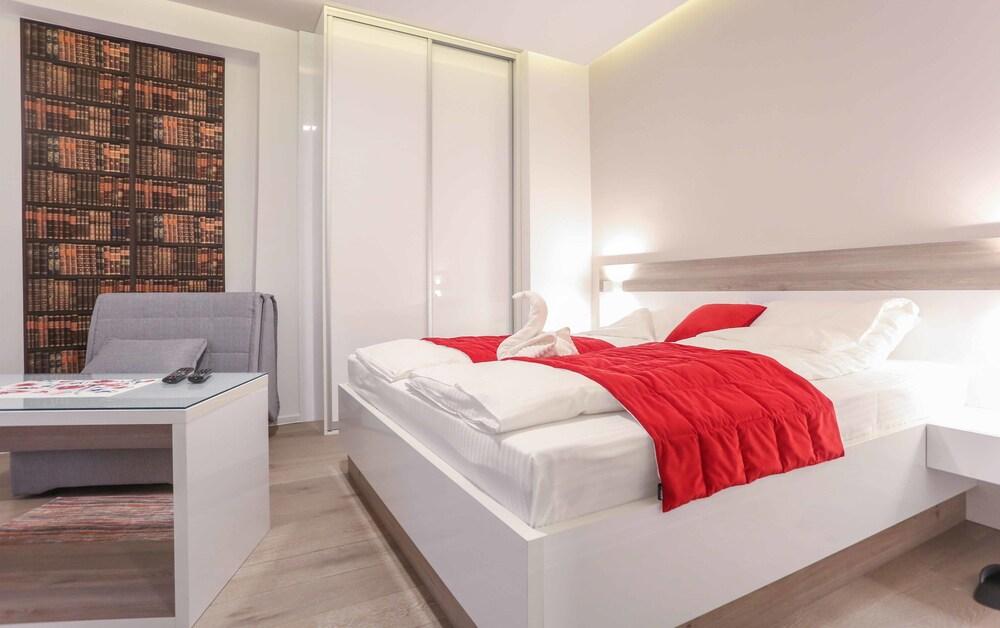 Urban Apartments Strossa