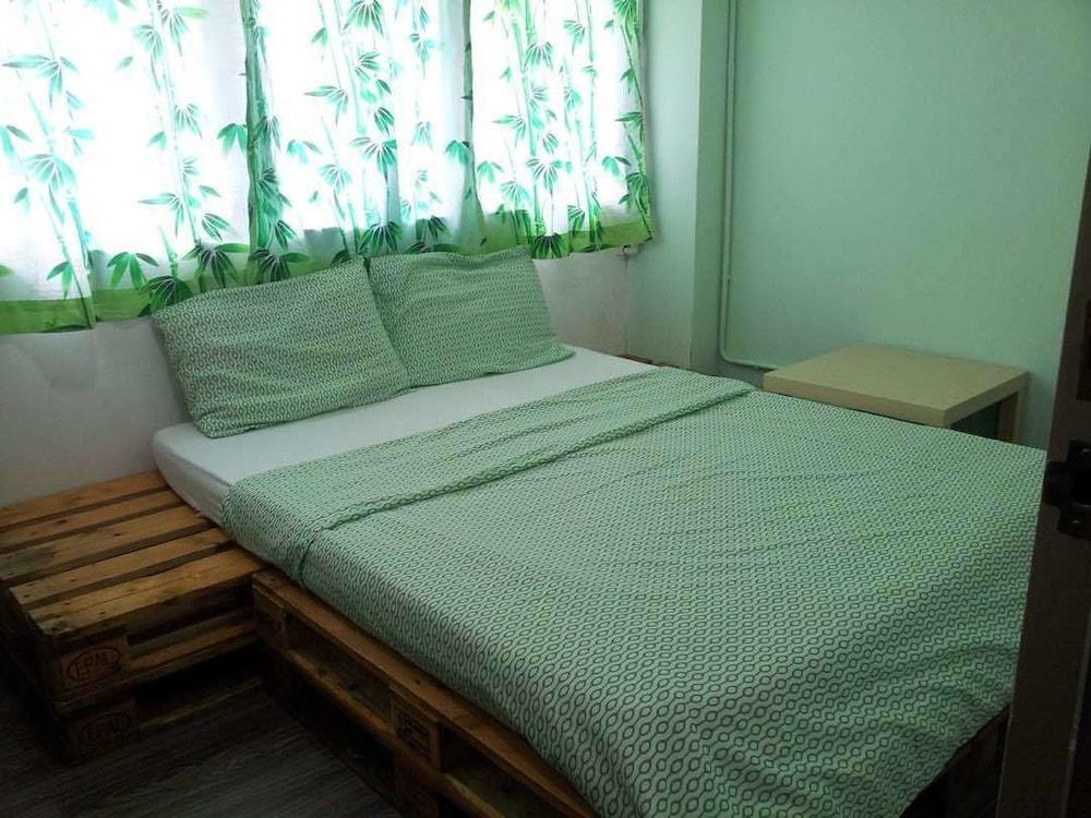 DE'NAI The Backpacker's Residence