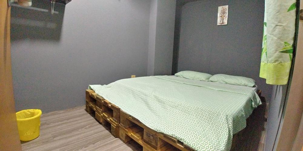 DE'NAI The Backpacker's Residence