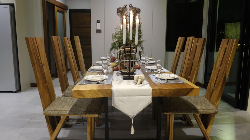 Moin Lakeside Pool Villa ChiangMai