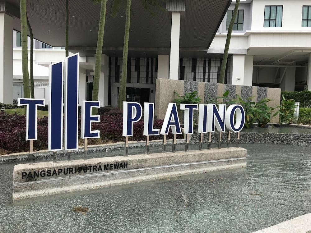 JB Staycation next to Paradigm Mall JB