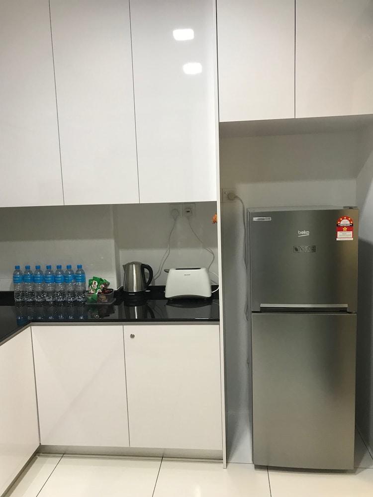 JB Staycation next to Paradigm Mall JB