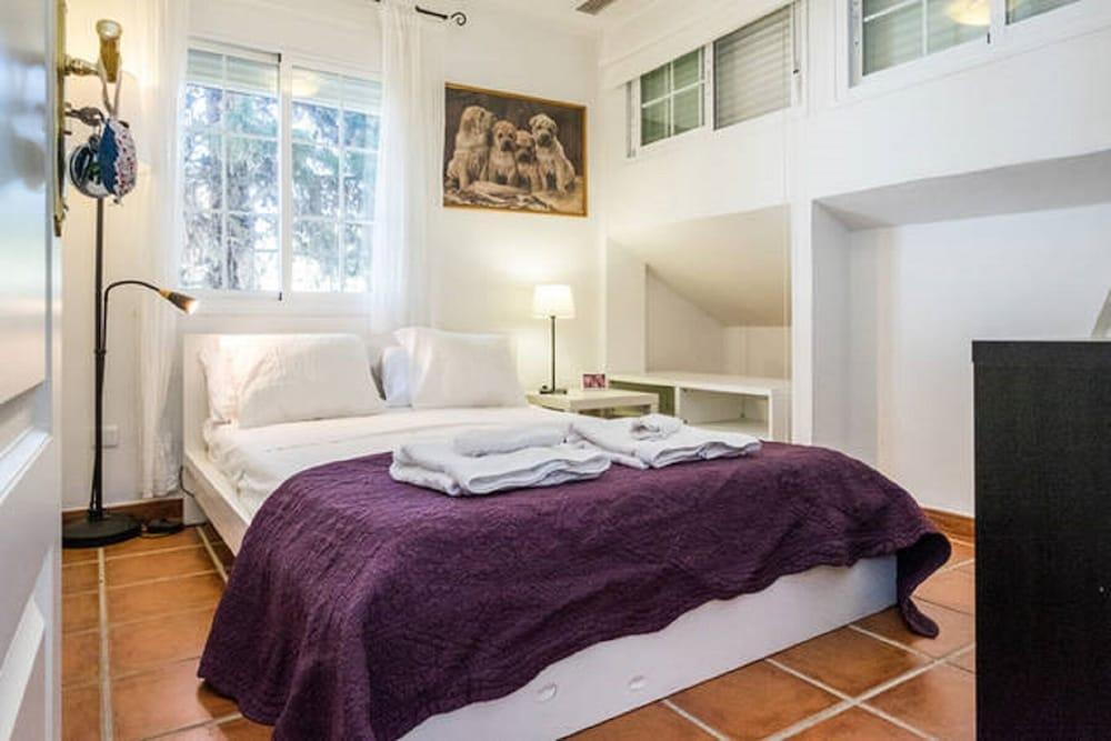 At Home Malaga Stay & Solo Travellers