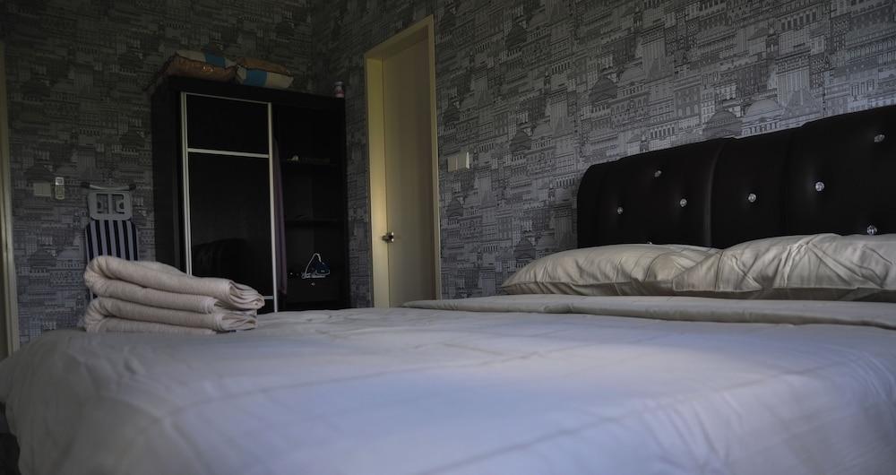 Pinebox Mirage by the Lake