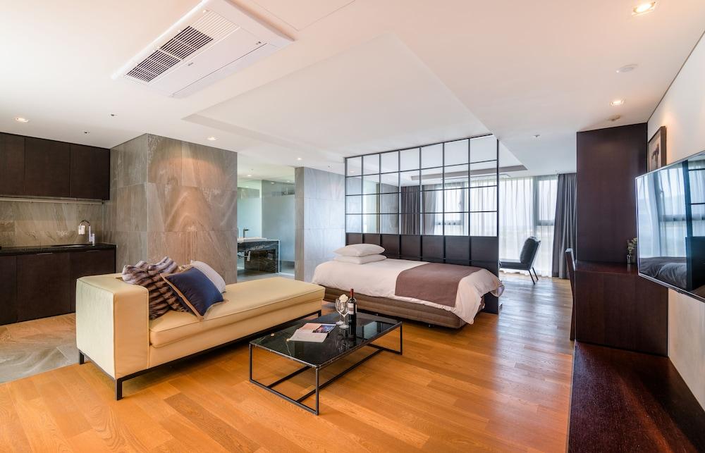 Brown Suites Jeju Hotel & Resort