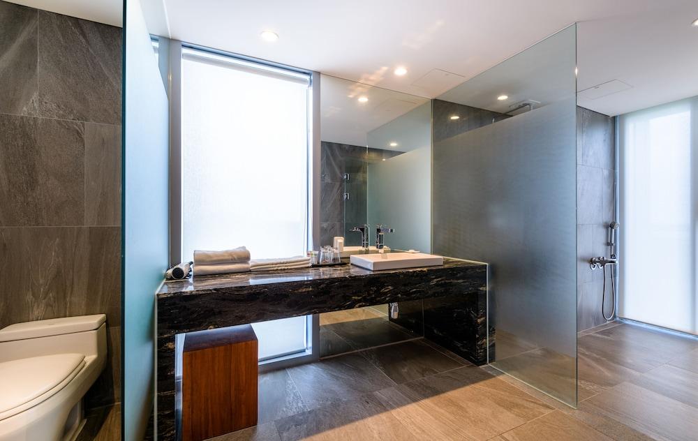 Brown Suites Jeju Hotel & Resort