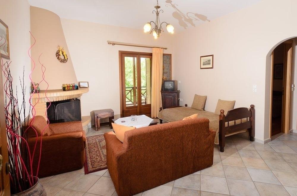 Evrostini Guest House