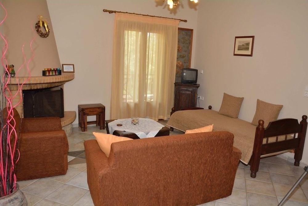 Evrostini Guest House