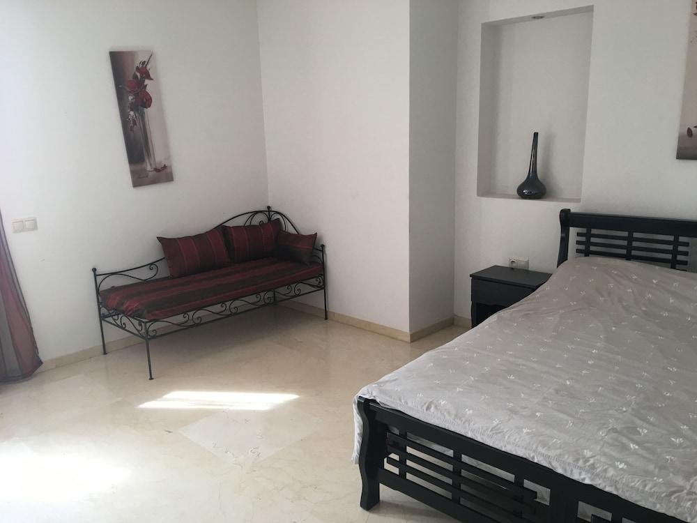 Spacious Comfortable Villa Ref T72024
