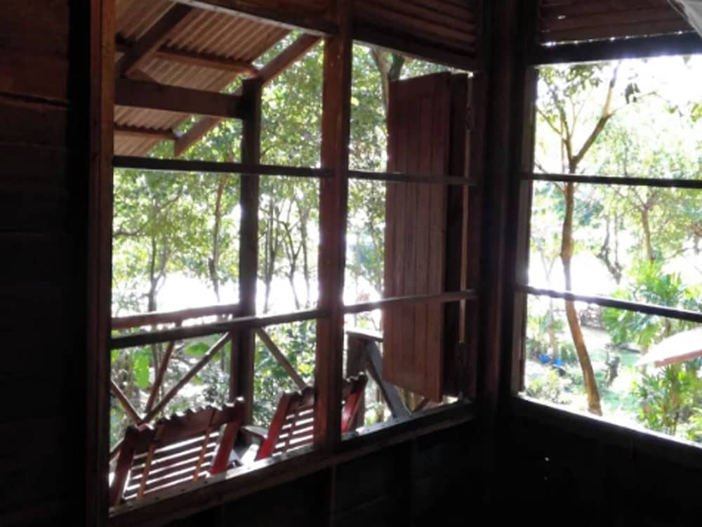 Bonhomie Beach Cottages