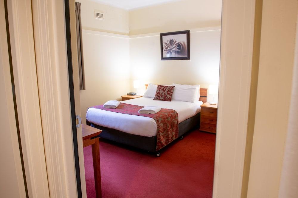 Linaker Art Deco Motel