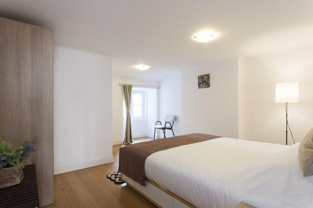 Santa Justa Suite by Homing