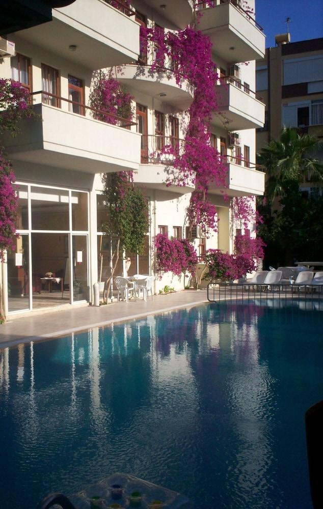 The S Apart & Suites Hotel