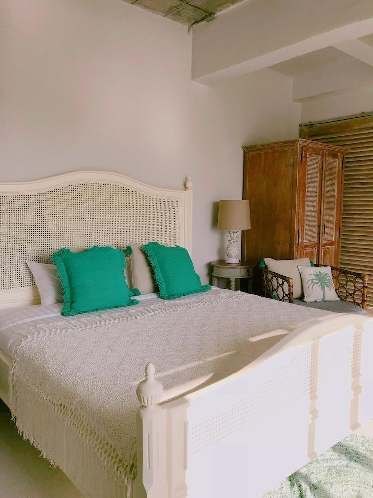 Pineapple Lazy Beach Villa