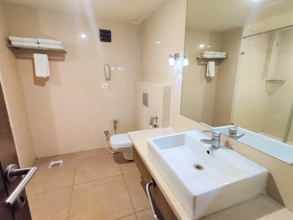 Avalon Hotel & Banquets