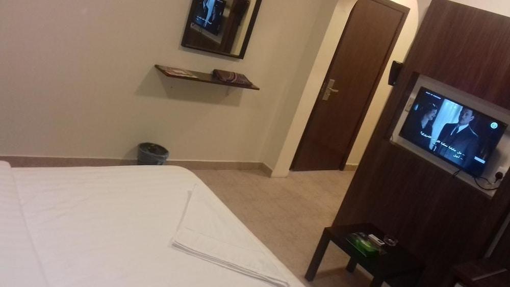 Danar Hotel Apartments 5