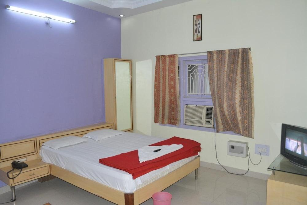 Hotel Naveen Residency