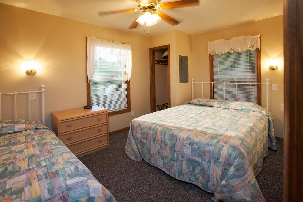 Goshorn Lake Cottages