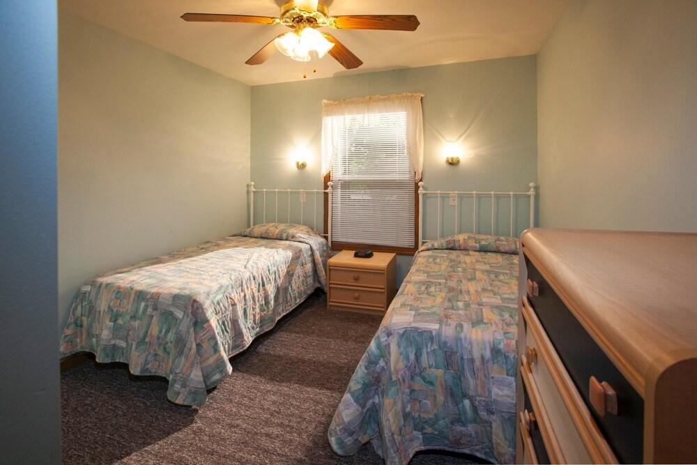 Goshorn Lake Cottages