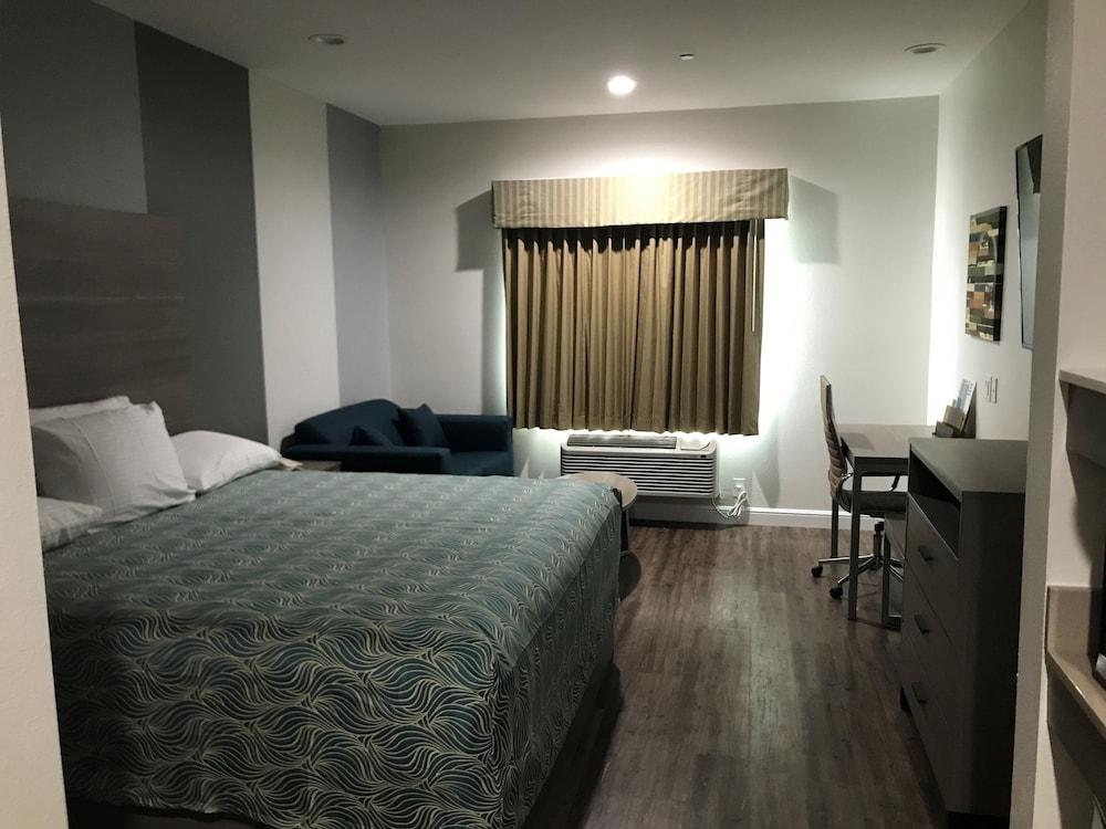 Grand Villa Inn & Suites - Humble