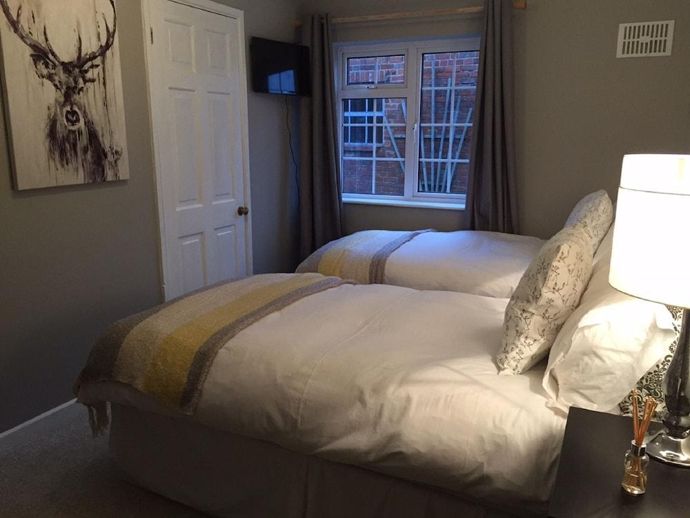 Illshaw Heath Farm Guest Lodge