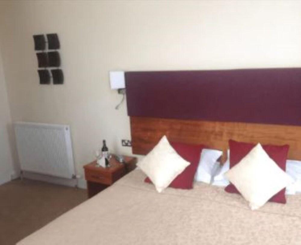 Homesly The George Hotel