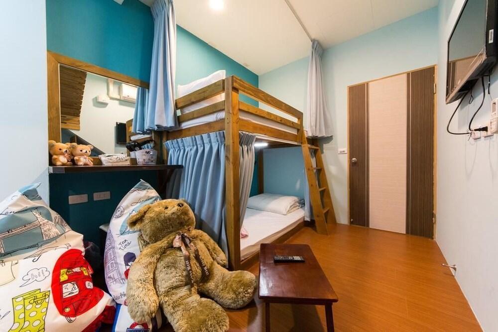 Sunrise Champs Hostel