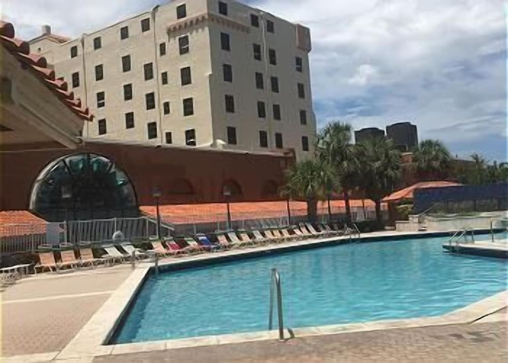 Hollywood Beach Resort- Beautiful Large Studio