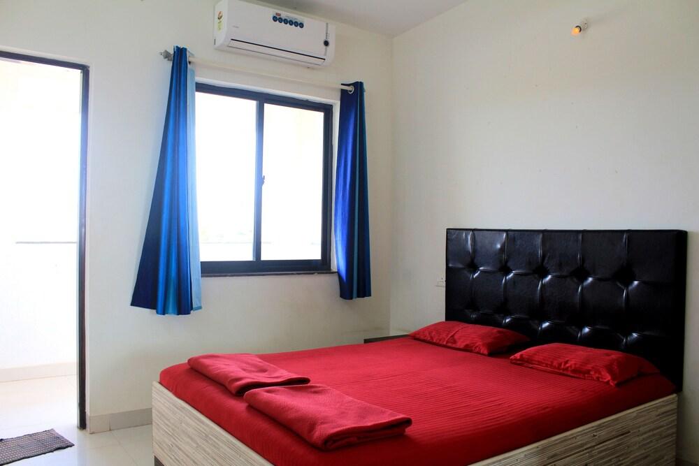 Modern Apartment With Terrace - CM001