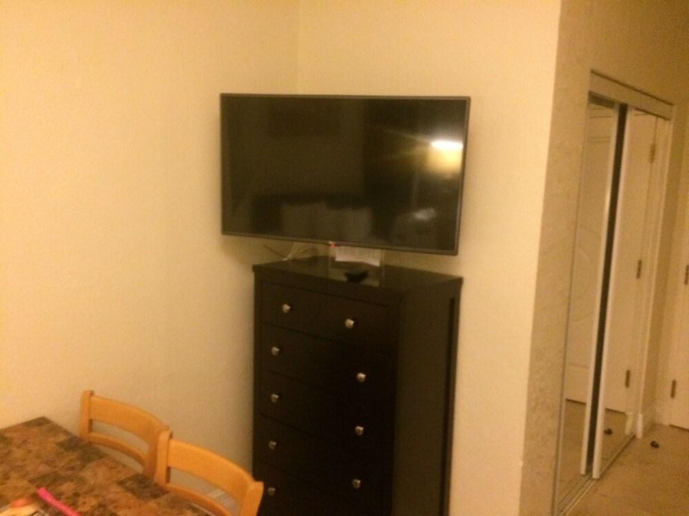 Hollywood Beach Resort - Studio With 2 Double Beds