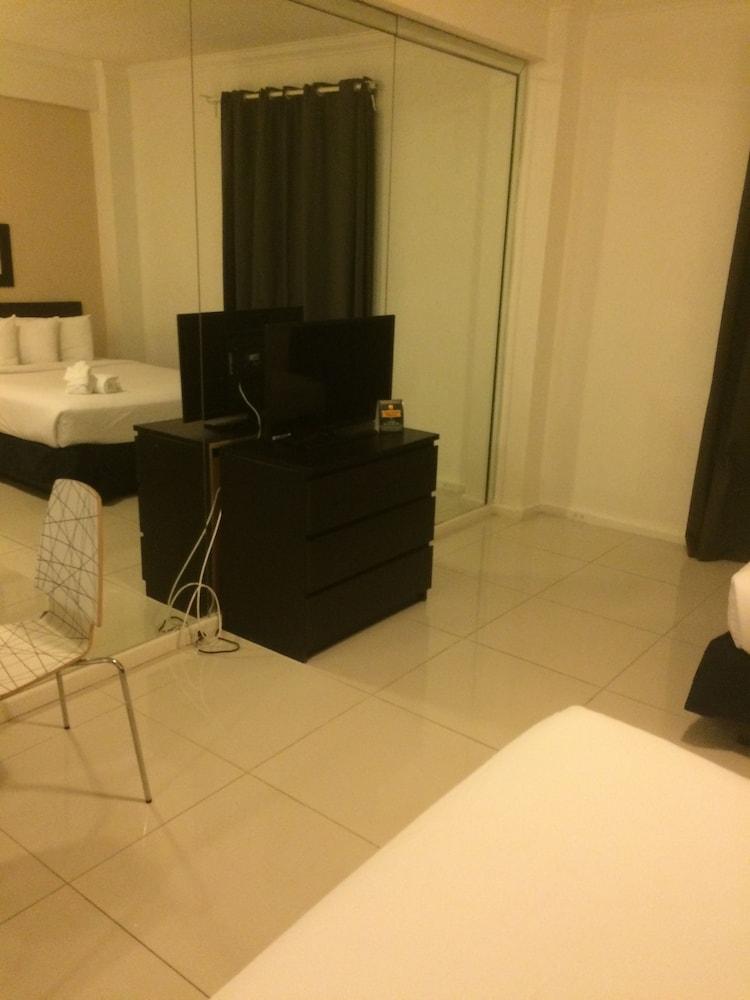 Hollywood Beach Resort-spacious Ocean View Studio