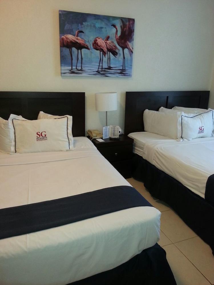 Hollywood Beach Resort- Large Studio Sleeps 4