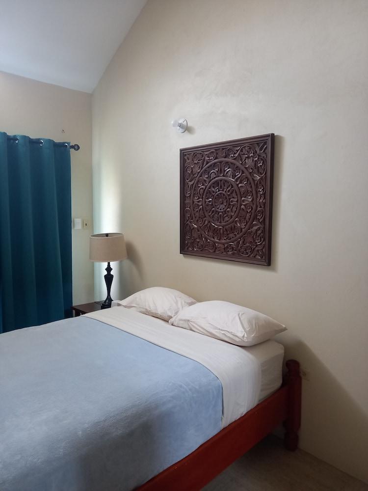 Ella's Park View Townhouse Crown Point