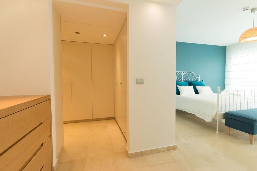 High Class Condo at Marina by FeelHome