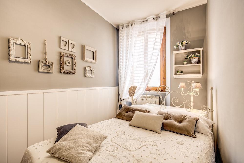 Spanish Steps Miracle Suite