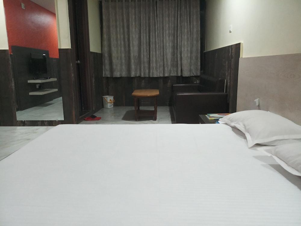 Hinglaj Hotel and Restaurant