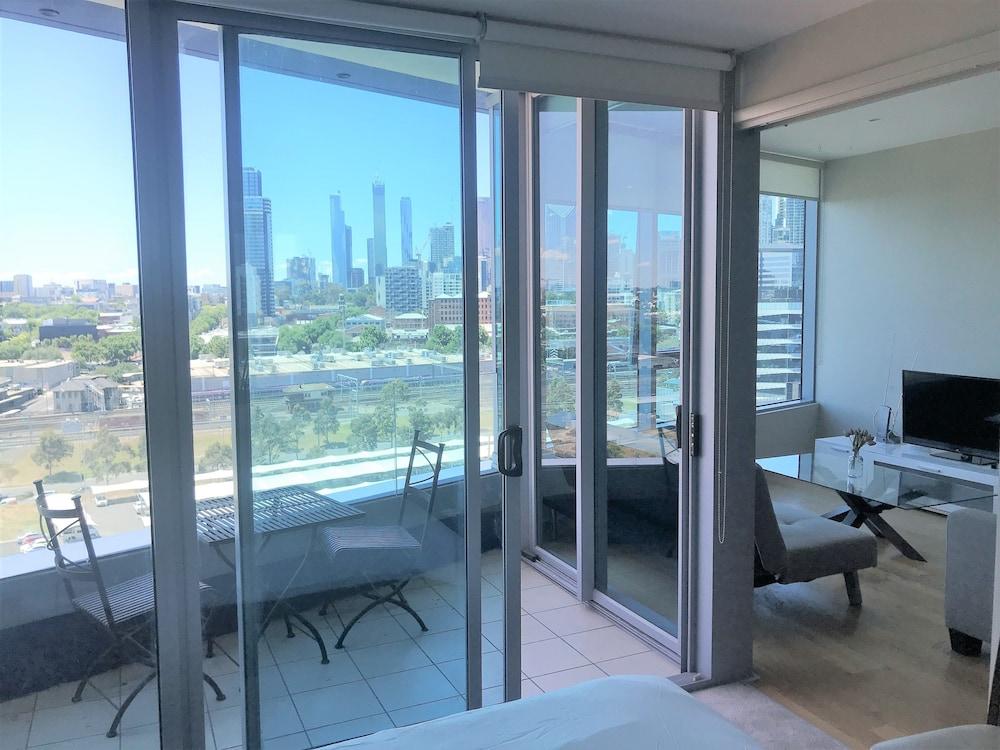 Readyset Apartments at Central Pier