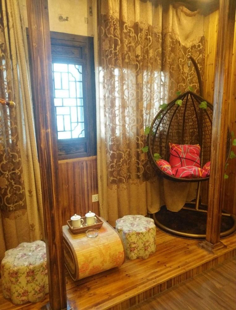 Yue Yue Theme Hostel