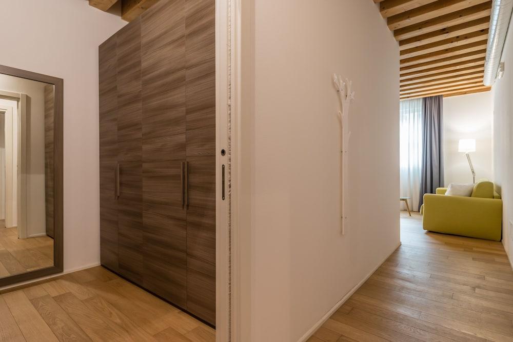 Mazzoni 15 Modern Flat