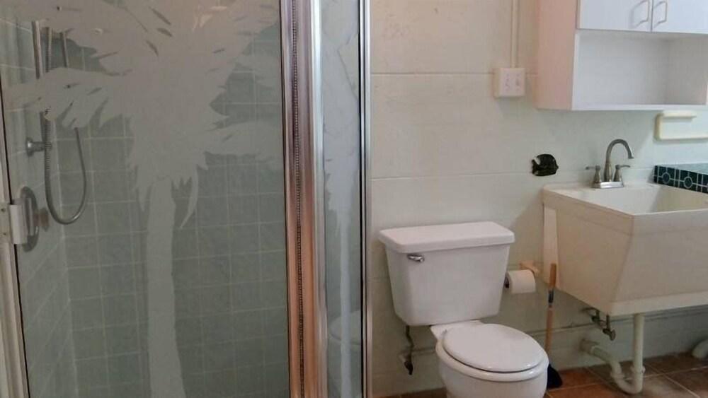 203 22nd St 2 Bedroom Home by Redawning